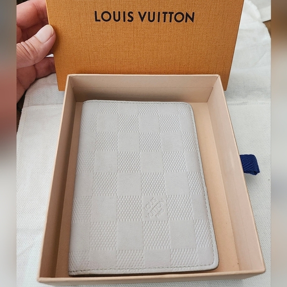 Louis Vuitton Artic Damier Infini Passport Holder - Picture 10 of 14
